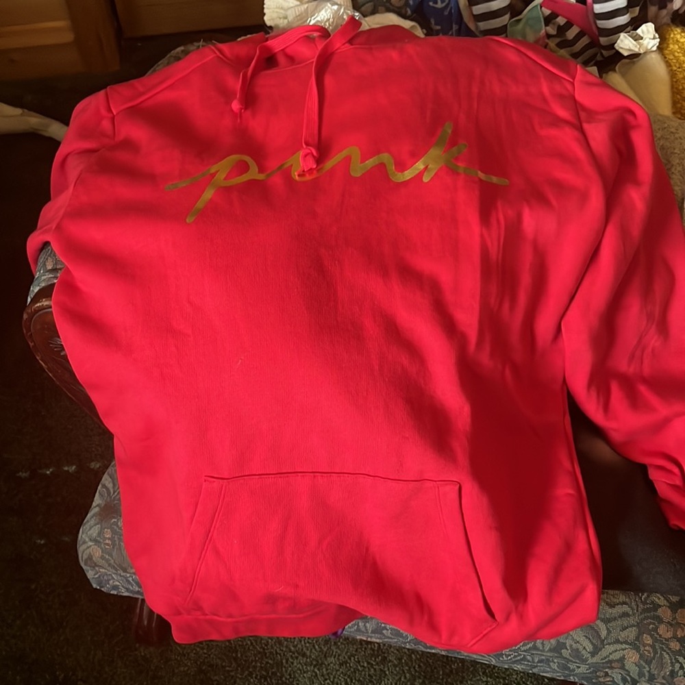 NWT VICTORIAS SECRET PINK HOODED SWEATSHIRT WITH POCKET IN FRONT, SMALL , RED